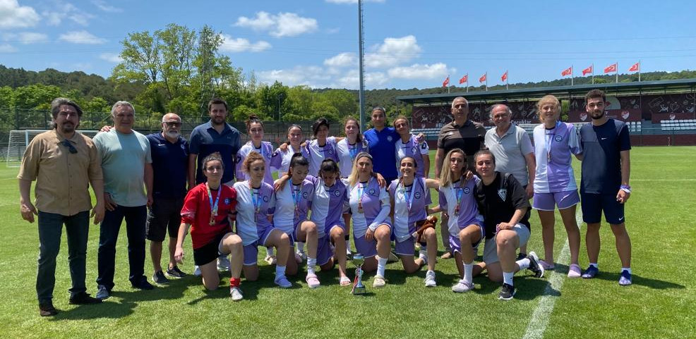 Marmara Üniversitesi Kadın Futbol Takımı Türkiye İkincisi